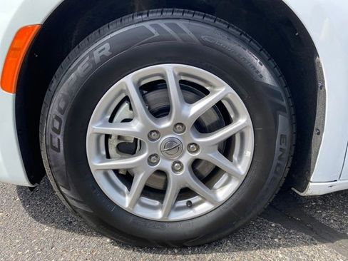 Used 2024 Chrysler Pacifica Touring-L image 22