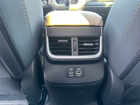 Used 2025 Subaru Outback Premium image 17