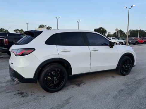 Used 2023 Honda HR-V Sport image 5