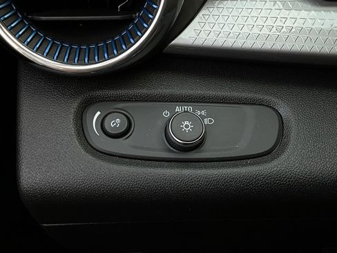 Used 2025 Chevrolet Trax LT image 20