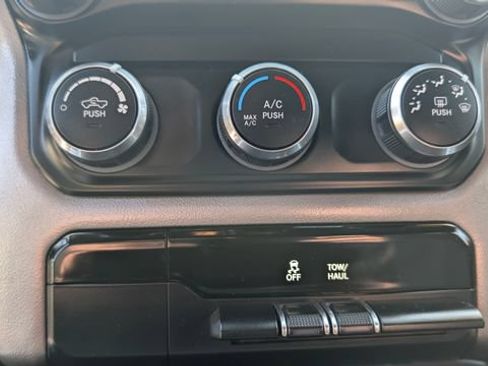 Used 2019 RAM 1500 Big Horn AWD/4WD image 25