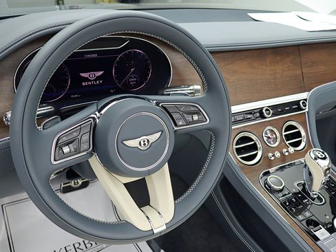 Used 2023 Bentley Continental GT Azure image 32