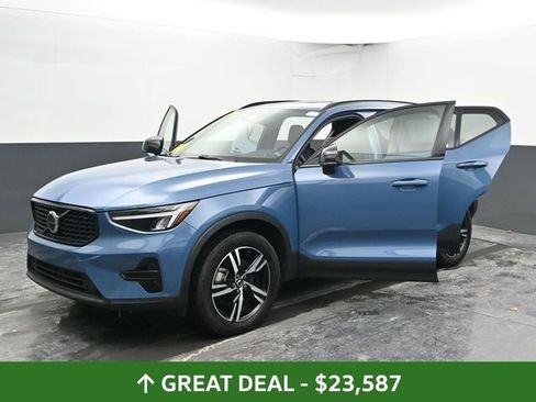 Used 2024 Volvo XC40 B5 Core image 54