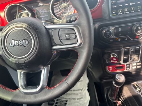 Used 2023 Jeep Wrangler Unlimited Rubicon image 25