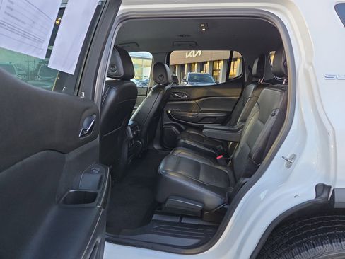 Used 2019 GMC Acadia SLT image 25