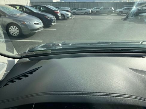 Used 2025 Volkswagen Jetta SE image 32