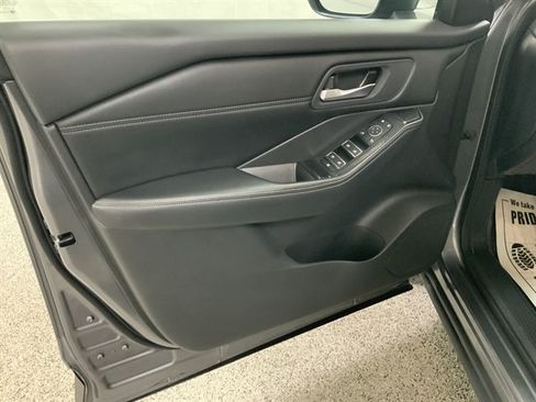 Used 2024 Nissan Rogue SL AWD/4WD image 16