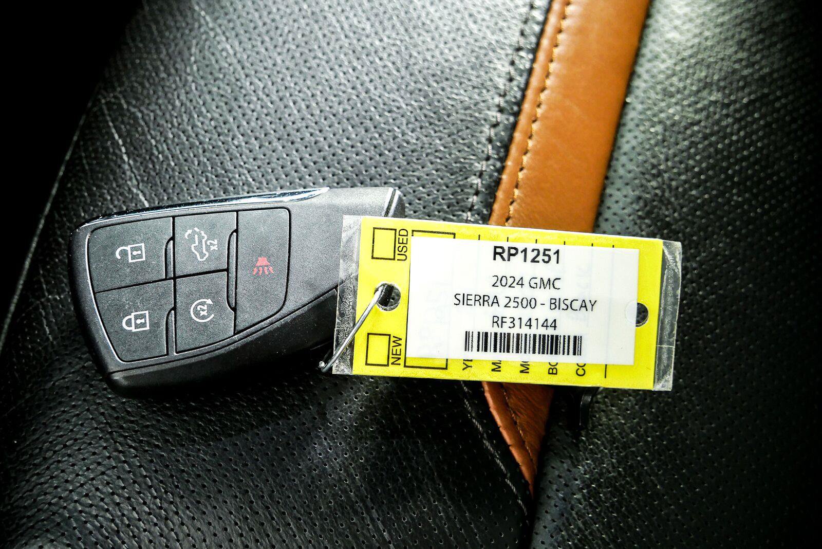 Used 2024 GMC Sierra 2500 AT4 w/ AT4 Preferred Package AWD/4WD image 32