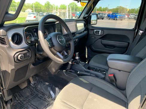 Used 2024 Jeep Wrangler Unlimited Sport AWD/4WD image 11