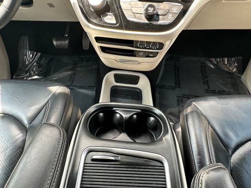 Used 2022 Chrysler Pacifica Touring-L FWD image 27