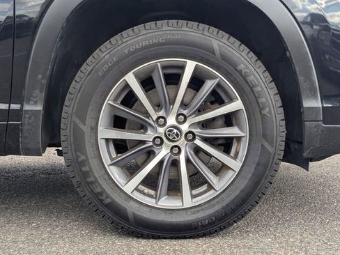 Used 2018 Toyota Highlander XLE image 12