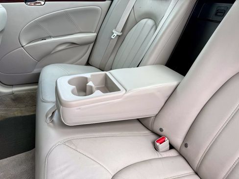 Used 2007 Buick Lucerne CXL w/ Luxury Package FWD image 32
