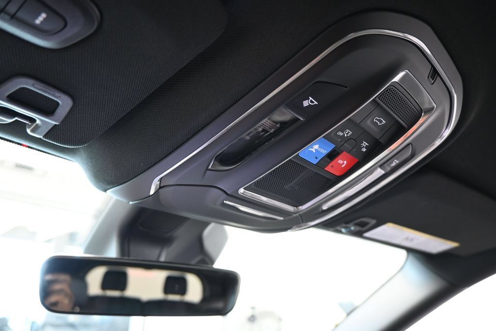Used 2025 Jeep Grand Cherokee L Limited RWD image 25