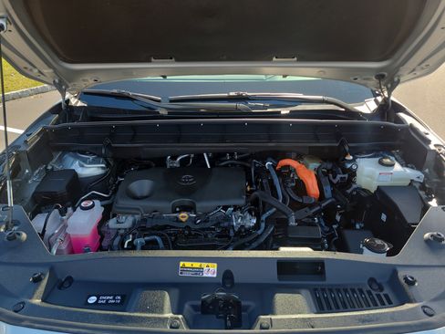 Certified 2025 Toyota Highlander XLE image 33