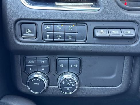 Used 2023 GMC Yukon AT4 w/ AT4 Premium Package AWD/4WD image 16