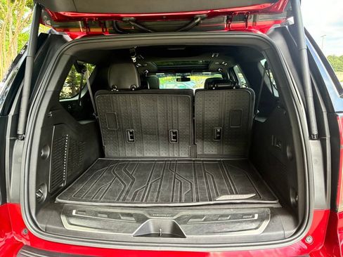 Used 2022 Chevrolet Suburban RST w/ Sport Performance Package RWD image 12
