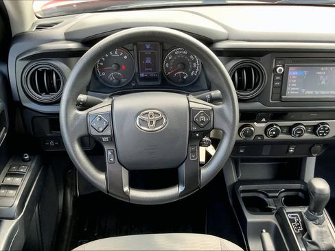 Used 2018 Toyota Tacoma SR image 6