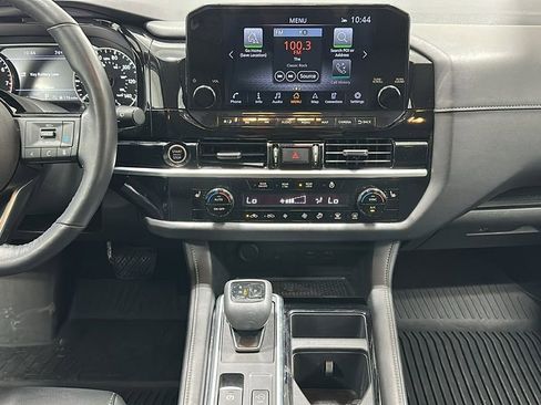 Used 2023 Nissan Pathfinder SL image 11