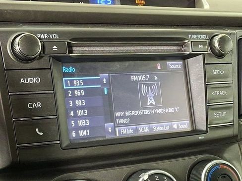 Used 2015 Toyota RAV4 LE image 3