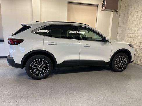 New 2025 Ford Escape SE w/ PHEV Premium Package image 23
