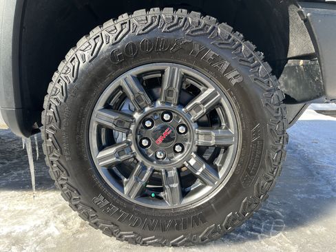 Used 2024 GMC Sierra 1500 AT4X image 10