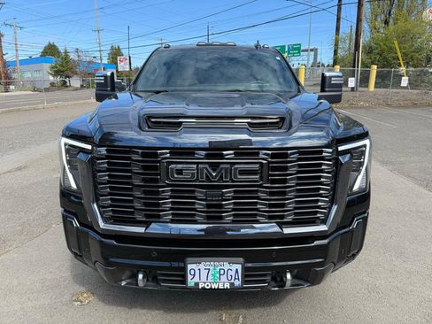 Used 2024 GMC Sierra 3500 Denali Ultimate image 9