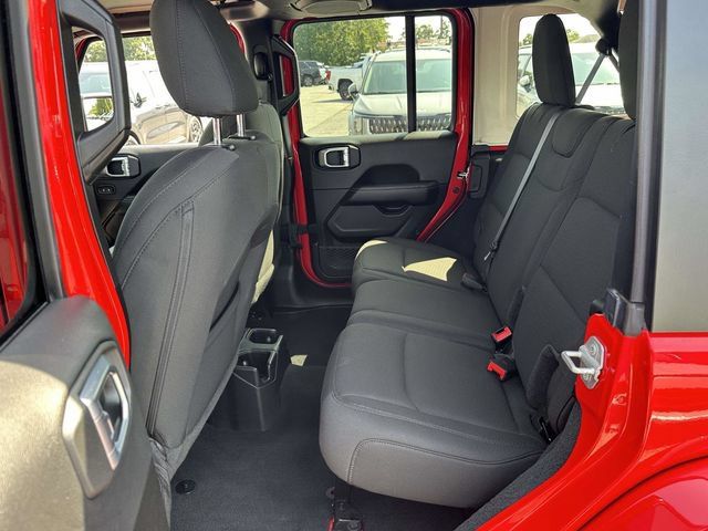Used 2023 Jeep Wrangler Unlimited Sahara AWD/4WD image 17