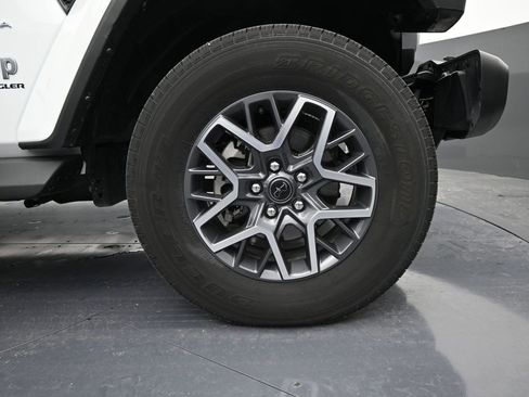 Used 2024 Jeep Wrangler Sahara w/ Safety Group image 33