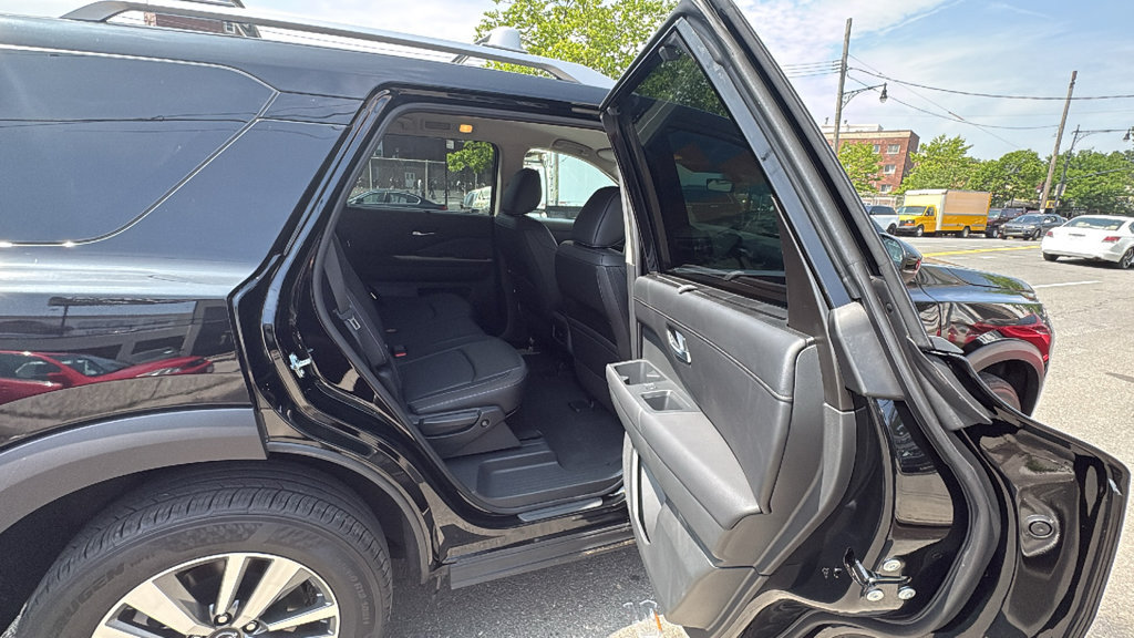 Used 2025 Nissan Pathfinder SL AWD/4WD image 26