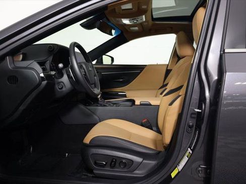 Certified 2025 Lexus ES 300h w/ Premium Package image 10