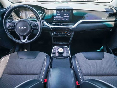 Certified 2022 Kia Niro EX FWD image 11