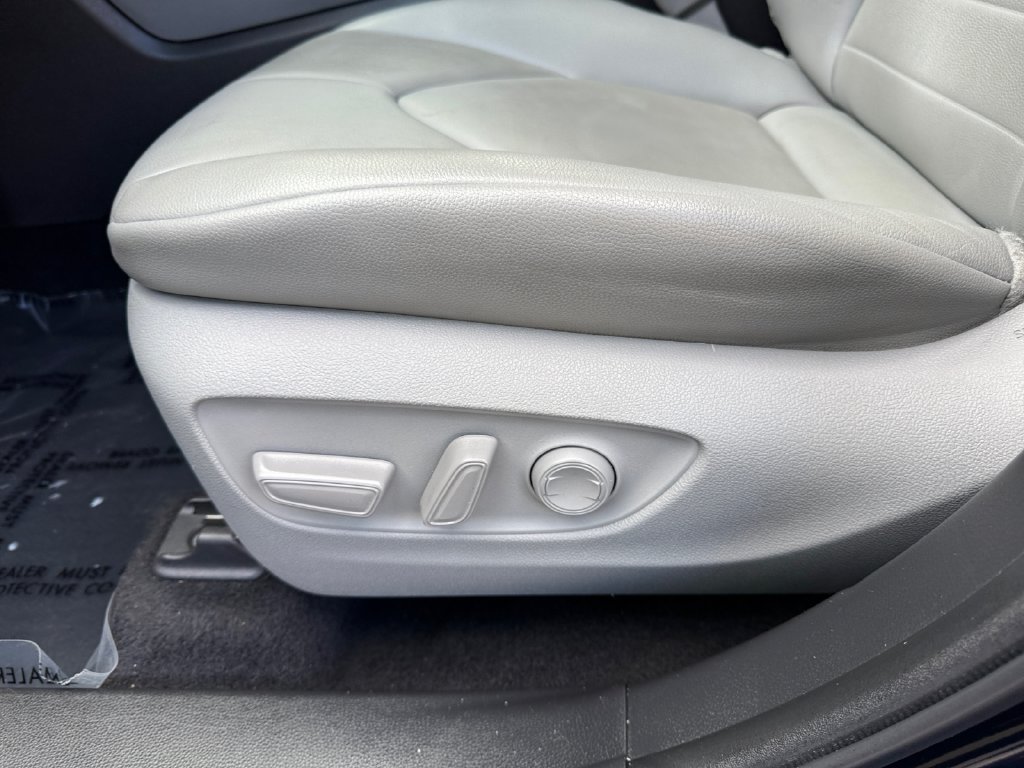 Used 2022 Toyota Highlander XLE AWD/4WD image 10