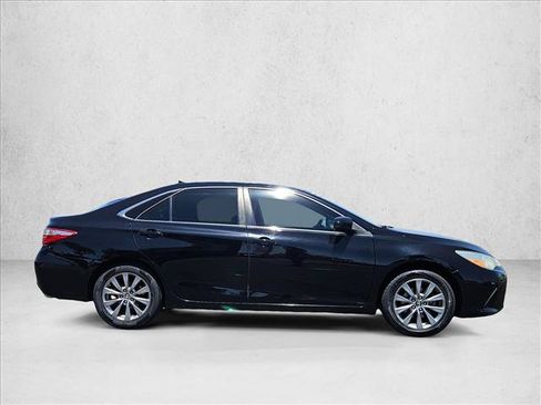 Used 2017 Toyota Camry XLE w/ Moonroof Package FWD image 4
