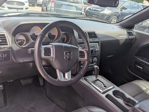 Used 2014 Dodge Challenger SXT RWD image 10