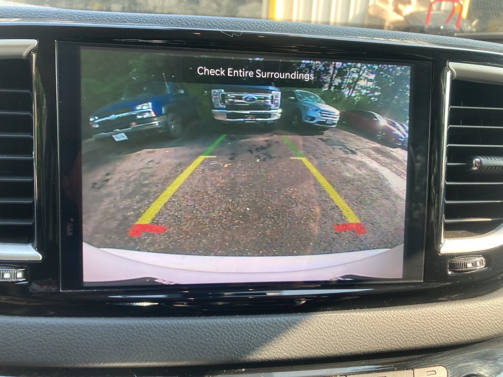 Used 2023 Chrysler Pacifica Touring-L FWD image 25