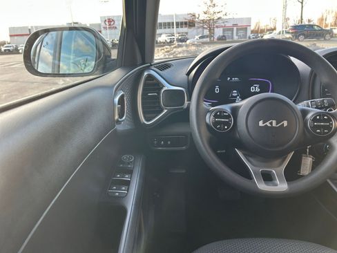 Used 2025 Kia Soul LX w/ LX Technology Package image 34