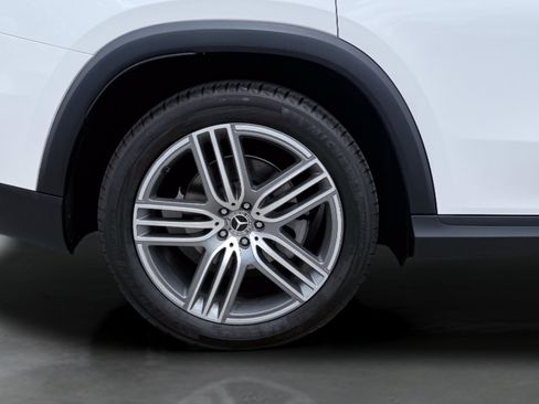 Used 2024 Mercedes-Benz GLS 450 4MATIC image 11