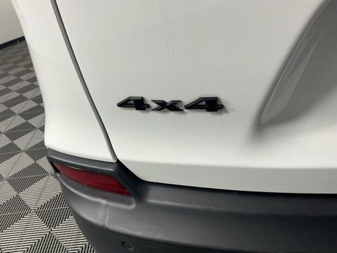 Used 2020 Jeep Cherokee Latitude Plus image 18