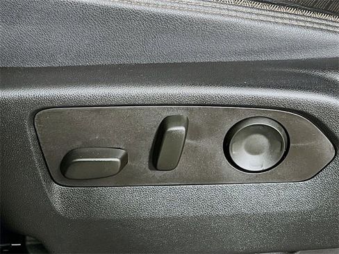 Used 2023 Chevrolet Suburban High Country image 11