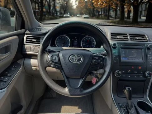 Used 2016 Toyota Camry SE image 15