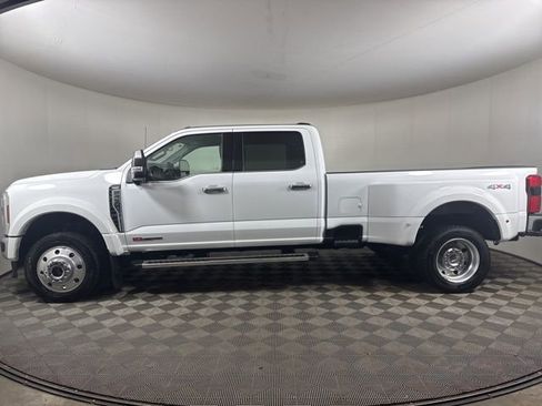 Certified 2025 Ford F450 Lariat w/ Chrome Package image 7