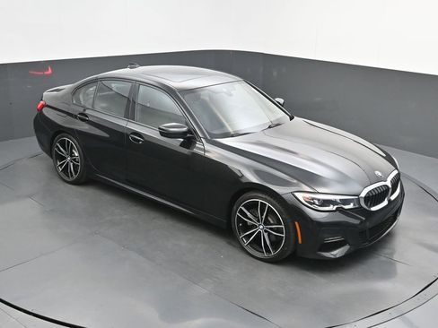 Used 2020 BMW 330i Sedan w/ M Sport Package RWD image 40