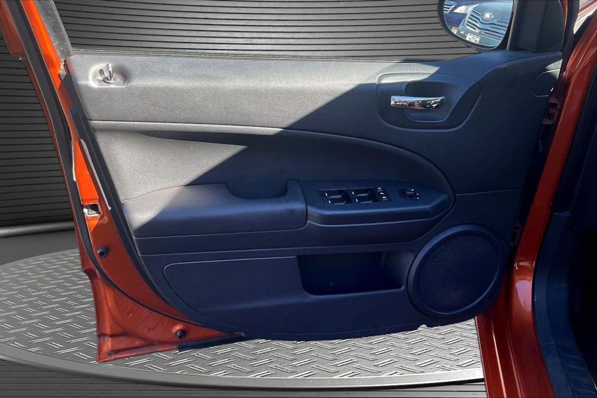 Used 2011 Dodge Caliber Heat FWD image 20