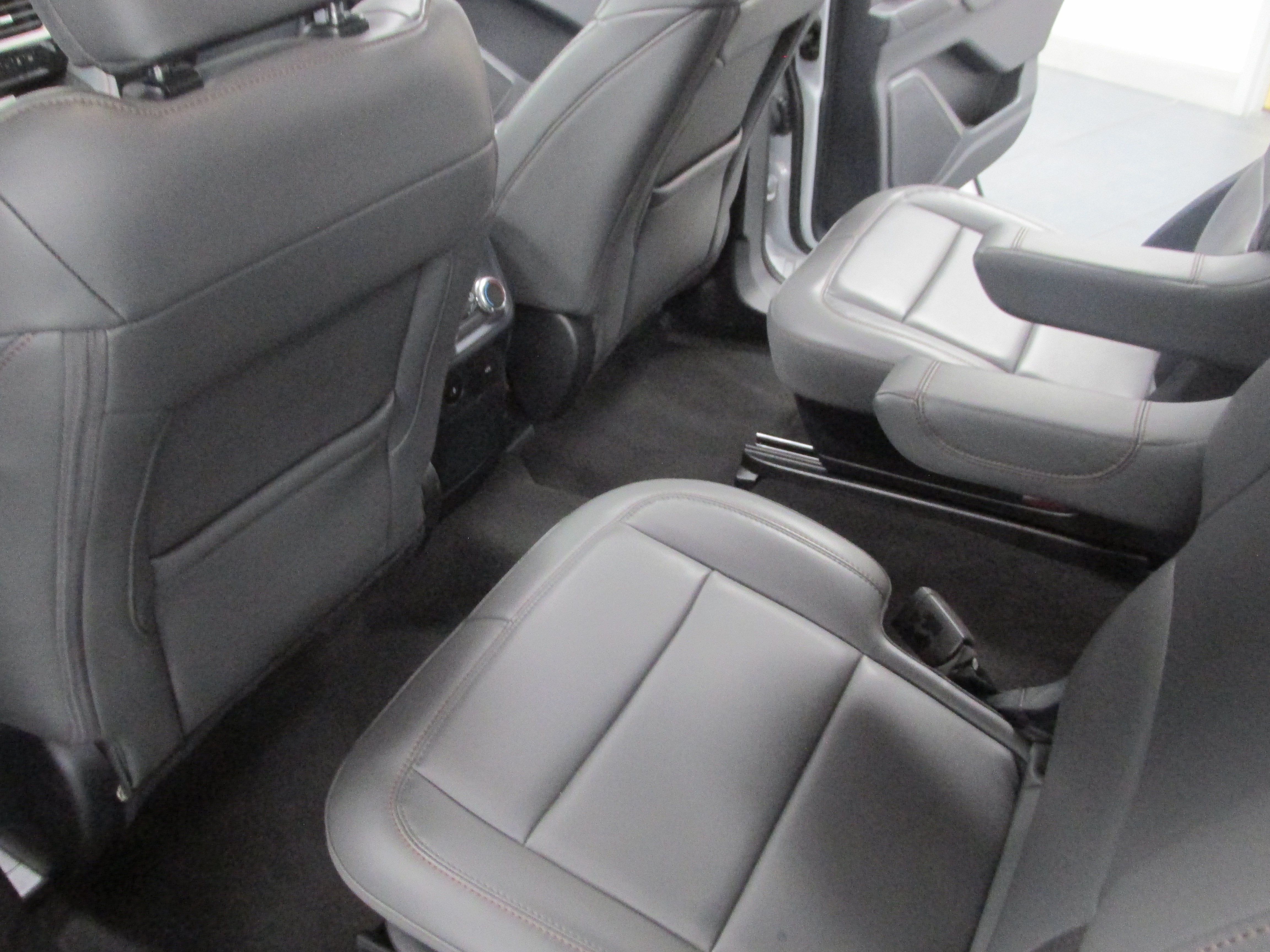 Used 2025 Ford Explorer Active w/ Active Comfort Package AWD/4WD image 28
