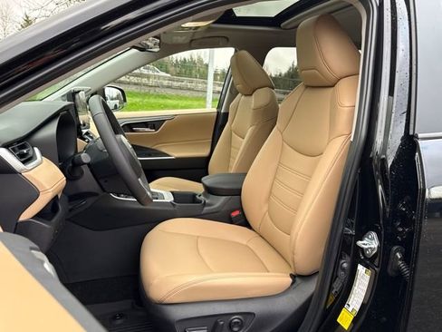 Used 2025 Toyota RAV4 XLE Premium image 23