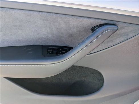 Used 2025 Tesla Model Y Performance image 15