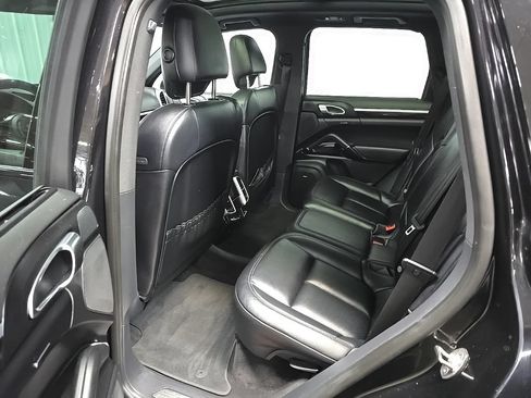 Used 2017 Porsche Cayenne Platinum Edition AWD/4WD image 33