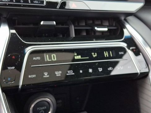 Used 2024 Toyota Venza Limited image 21