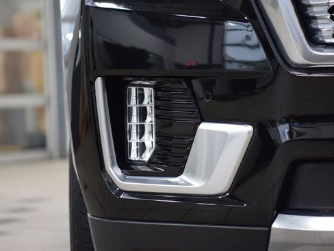 Used 2024 GMC Yukon XL Denali AWD/4WD image 14