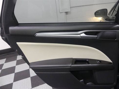 Used 2016 Ford Fusion Titanium FWD image 25